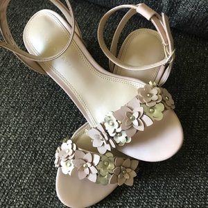Size 6.5 light dusty rose sandals